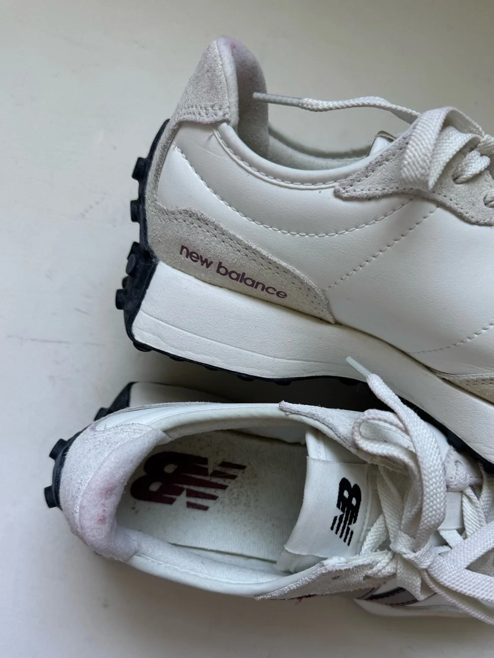New Balance 327 Sneakers